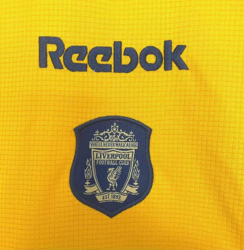 Retro Liverpool FC Third Away Football Jersey 2000/2001 - Image 5