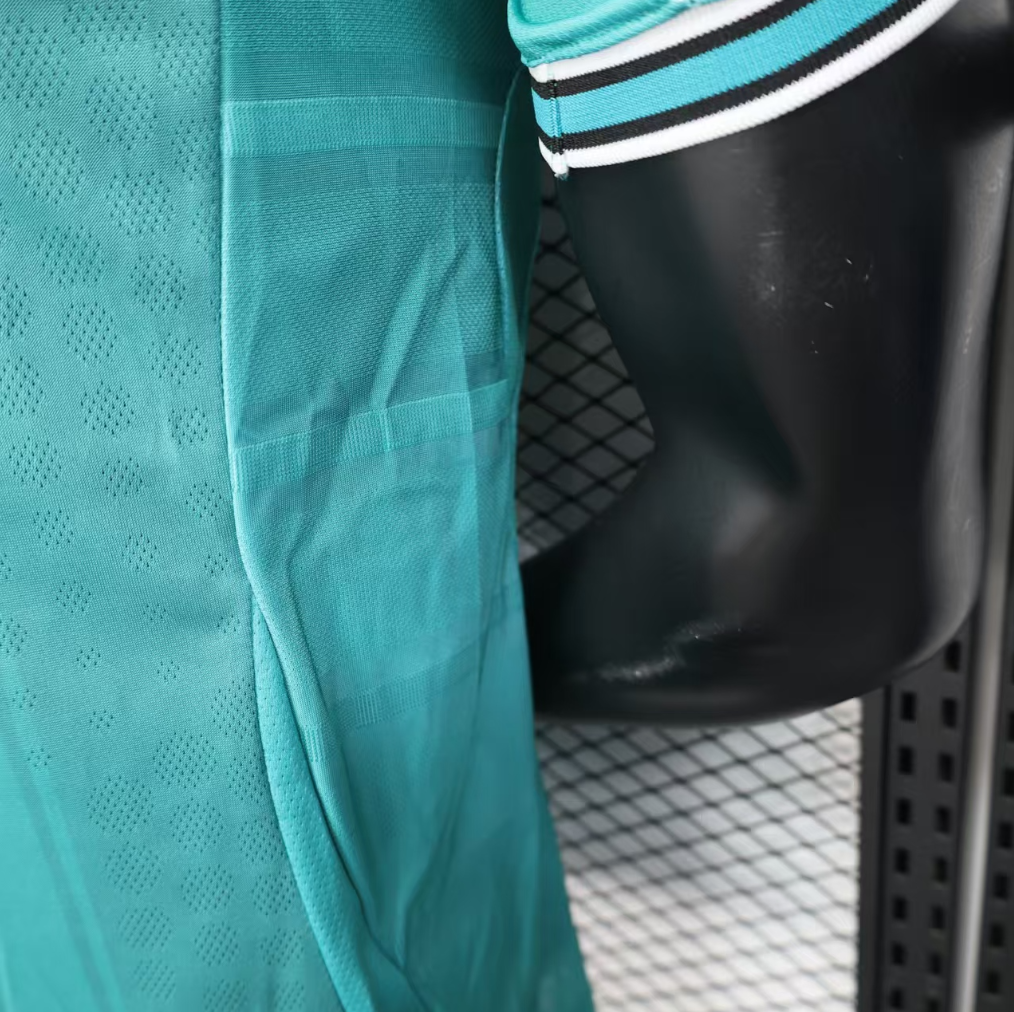 Liverpool 25-26 away green football jersey - player version - Image 6