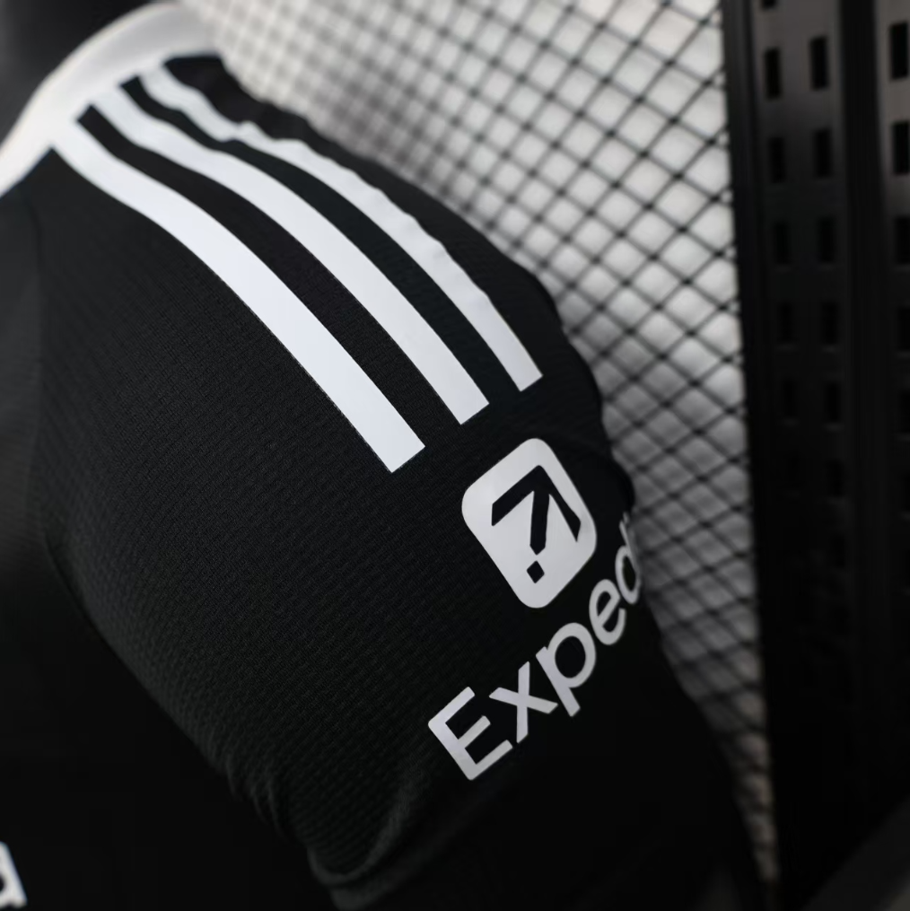 25-26 Liverpool Black Special Player Edition Football Shirt - Image 6