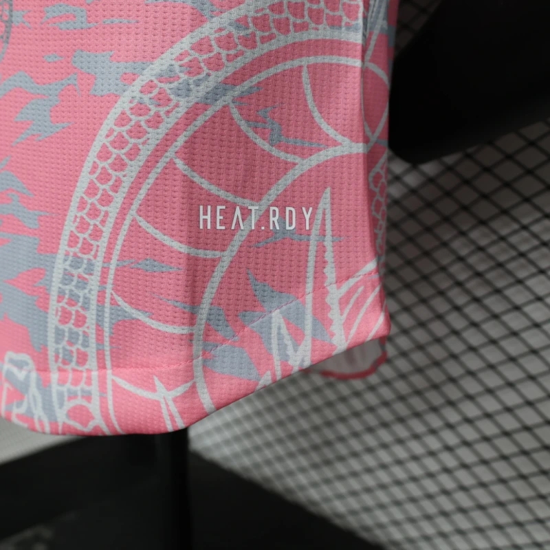 2024/25 player special edition Hello Kitty football jersey - Image 8