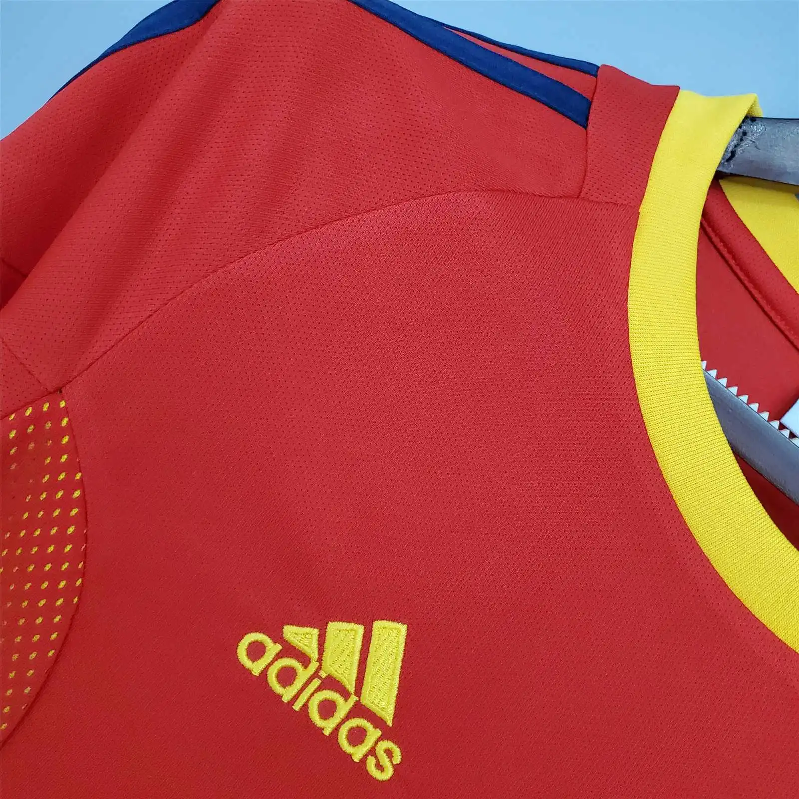 Spain Retro Jersey Home World Cup 2002 - Image 4