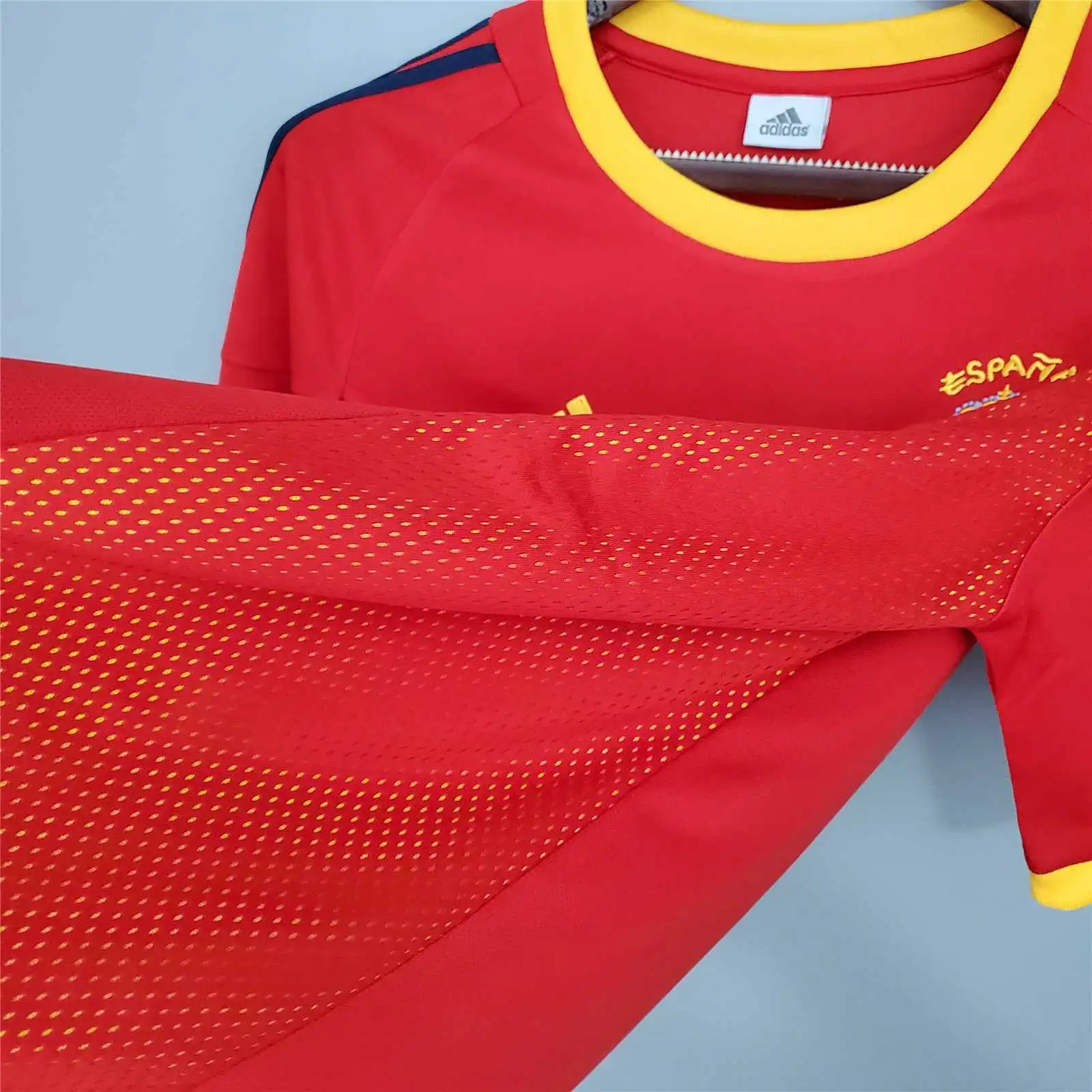 Spain Retro Jersey Home World Cup 2002 - Image 6