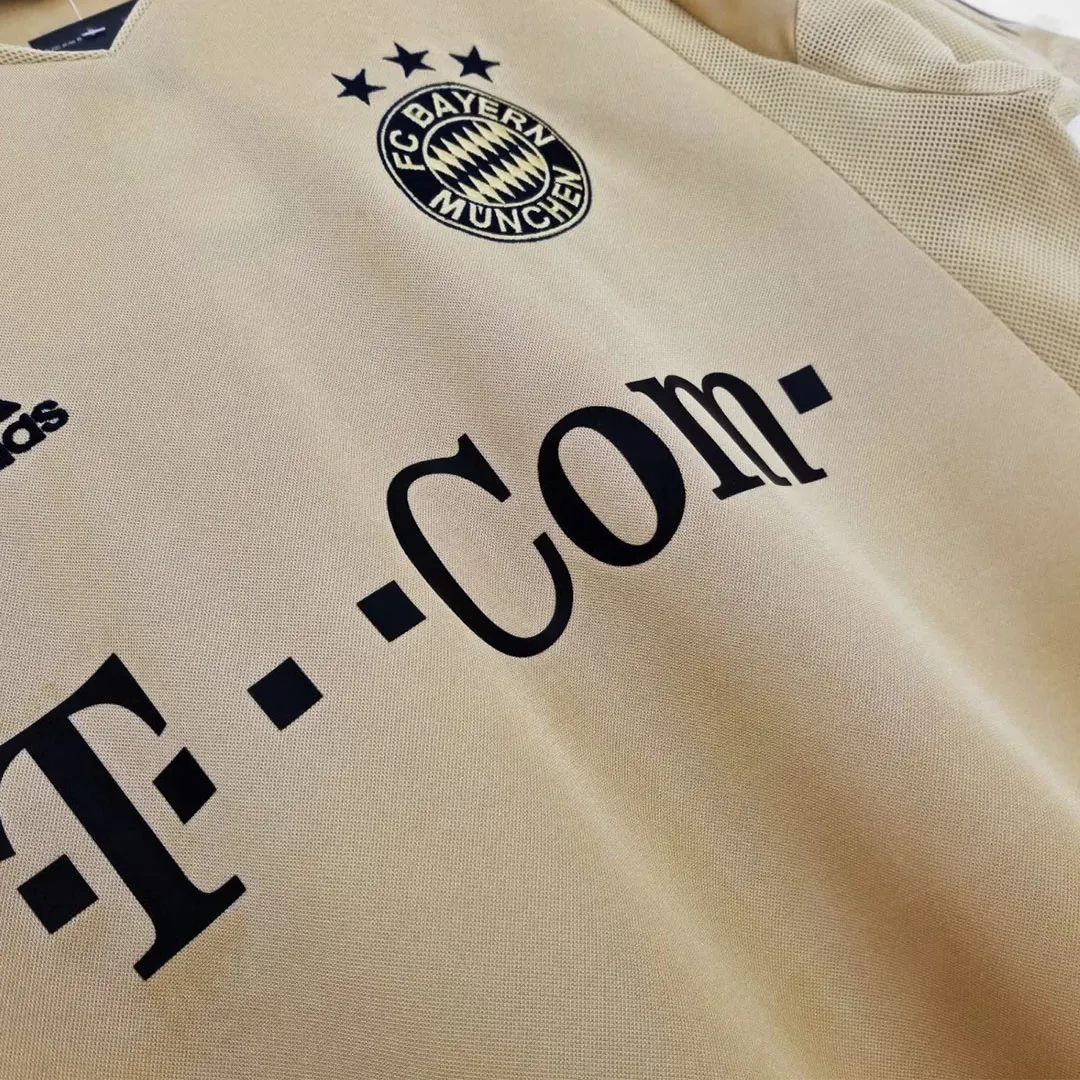 04-05 Bayern Munich Retro Away Jersey - Image 4