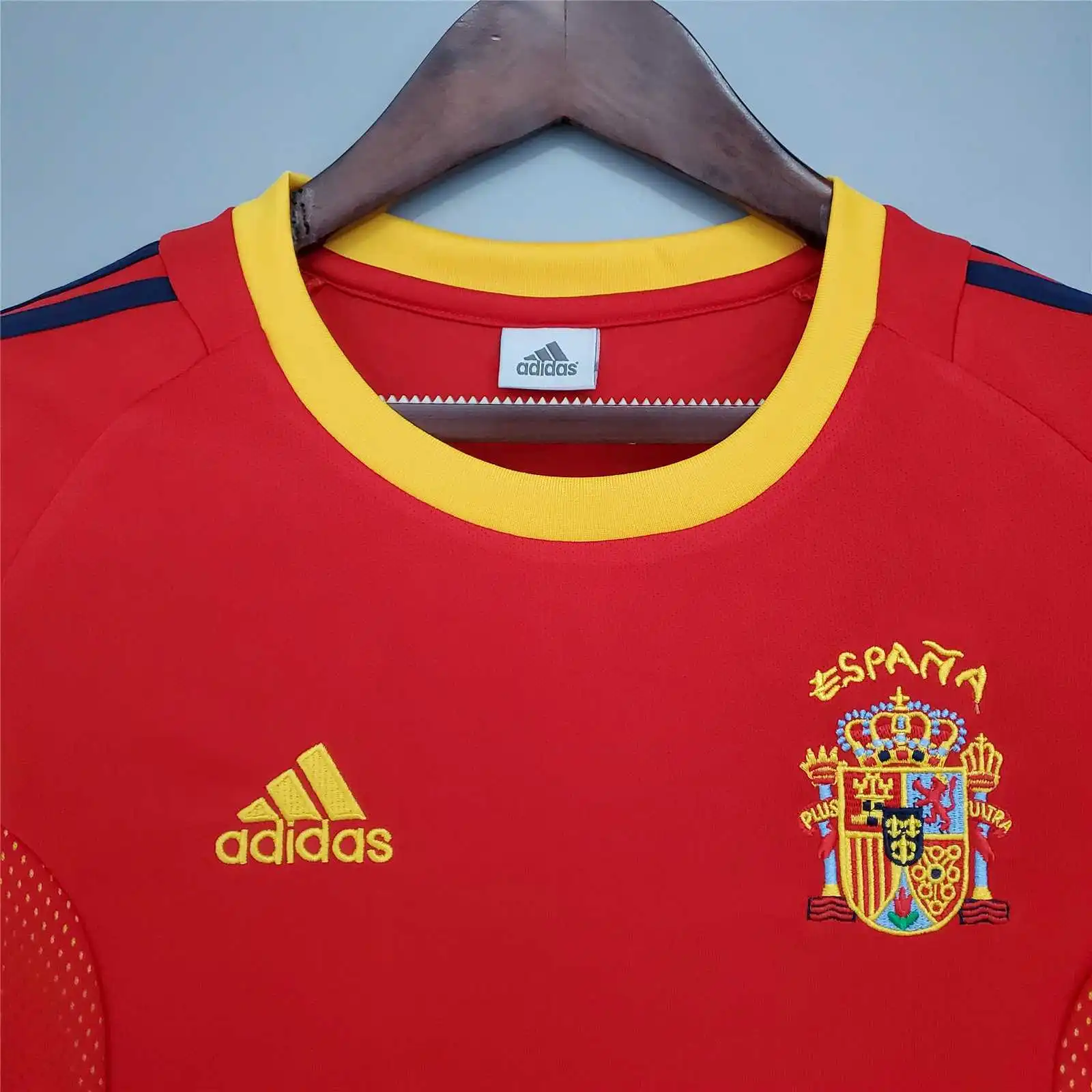 Spain Retro Jersey Home World Cup 2002 - Image 3