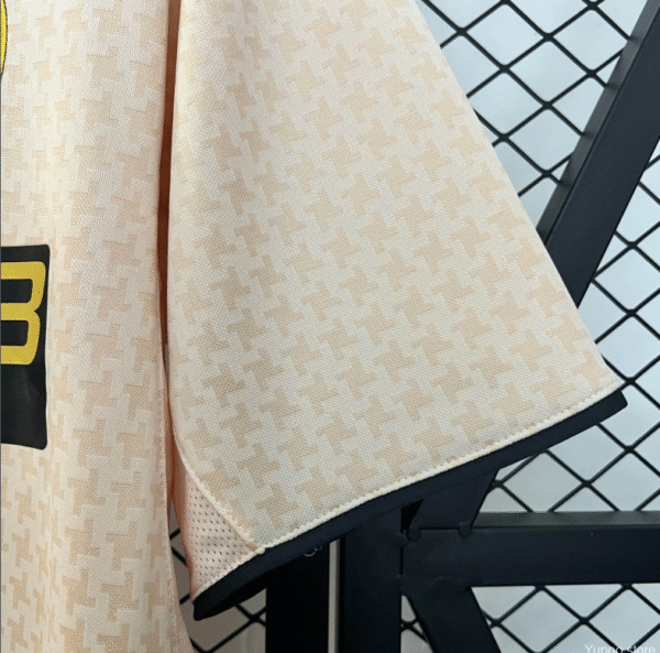 03/04 Retro Juventus Away Jersey - Image 9
