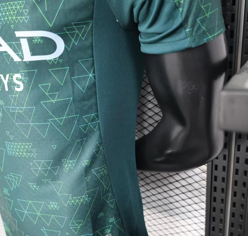 25/26 Player Version Manchester City Third Dark Green with Geometric Triangle Pattern Jersey - Image 11