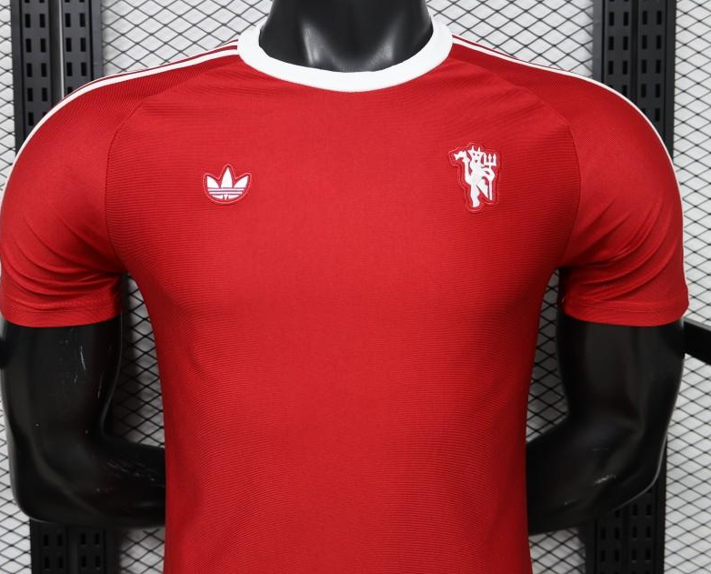 Player Version 26/27 Manchester United Red with White Three-Stripe Shoulders Jersey - Image 4
