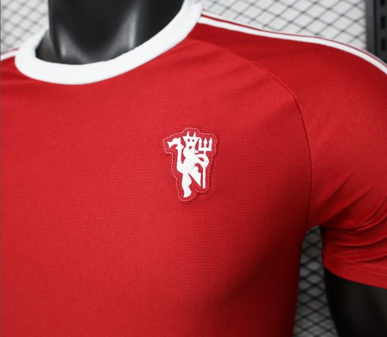 Player Version 26/27 Manchester United Red with White Three-Stripe Shoulders Jersey - Image 8