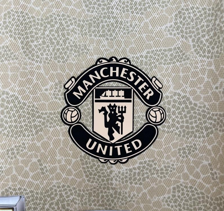 19/20 Retro Manchester United Away Jersey - Image 3