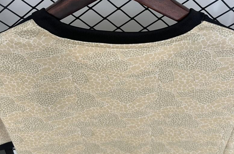 19/20 Retro Manchester United Away Jersey - Image 5