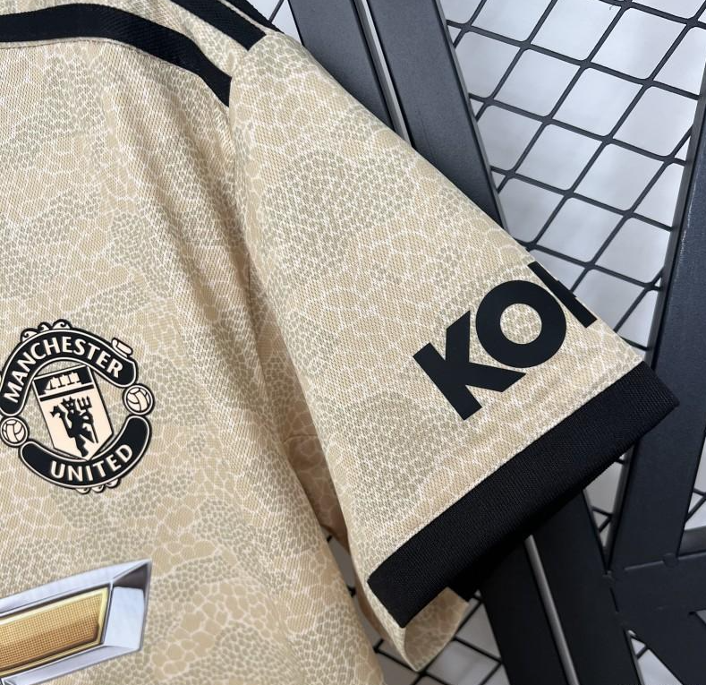 19/20 Retro Manchester United Away Jersey - Image 8