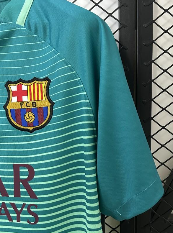 16/17 Retro Barcelona Third Jersey - Image 9