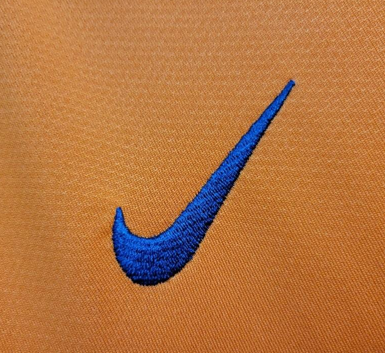 06/07 Retro Barcelona Away Jersey - Image 3