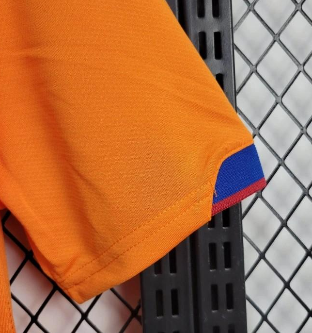 06/07 Retro Barcelona Away Jersey - Image 6