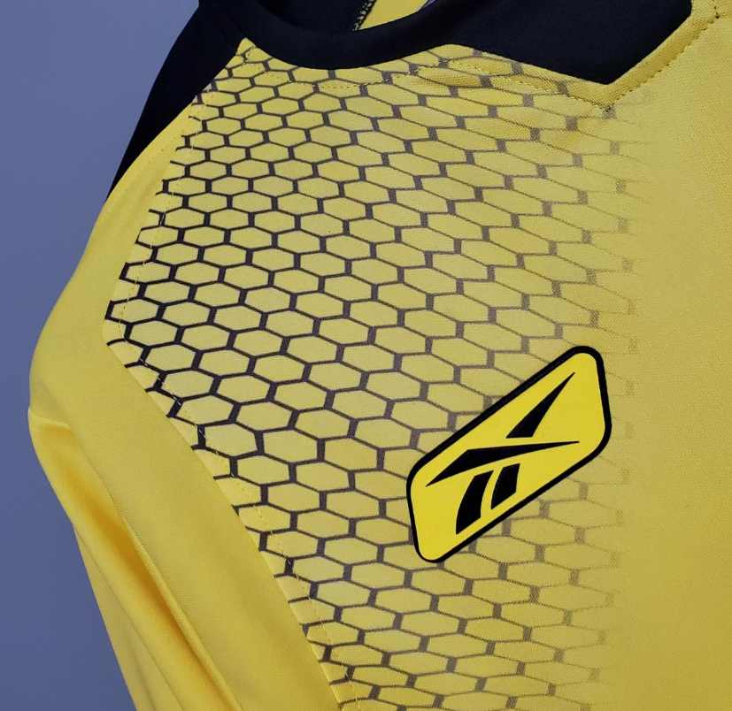 Retro 04/05 Liverpool away Soccer Jersey - Image 9