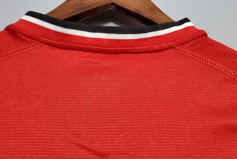Retro 00/01 Manchester United home Soccer Jersey - Image 5