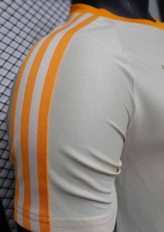 Player Version 26/27 Bayern Munich Cream White 1990 Vintage Remake Short Sleeve Jersey - Image 4