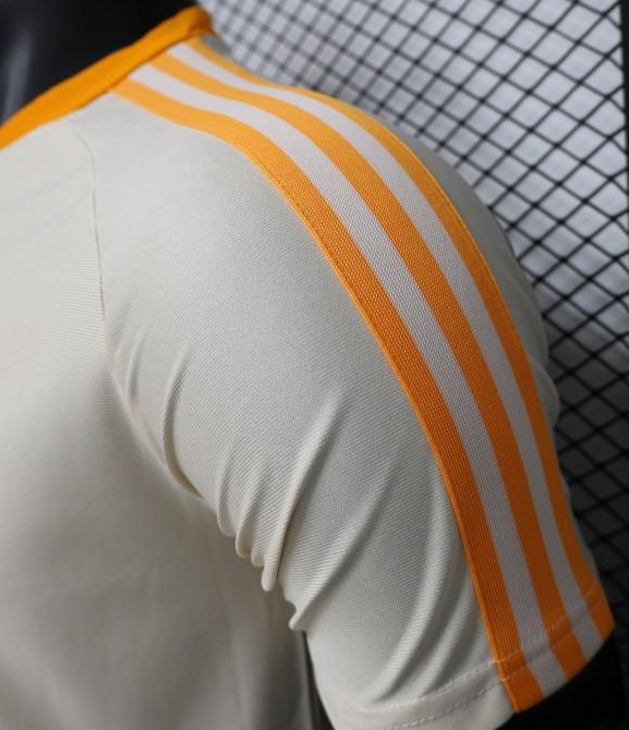 Player Version 26/27 Bayern Munich Cream White 1990 Vintage Remake Short Sleeve Jersey - Image 5