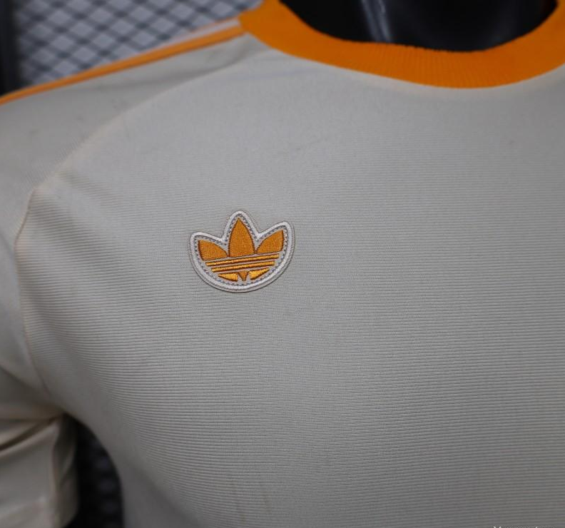 Player Version 26/27 Bayern Munich Cream White 1990 Vintage Remake Short Sleeve Jersey - Image 6