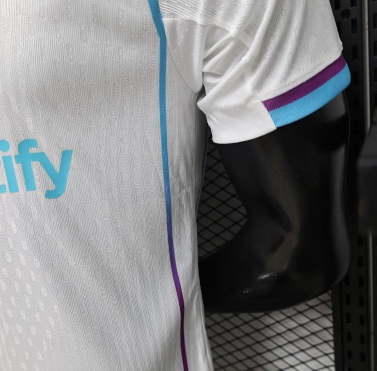 Player Version 26/27 FC Barcelona White Special Edition Away Jersey - Image 5