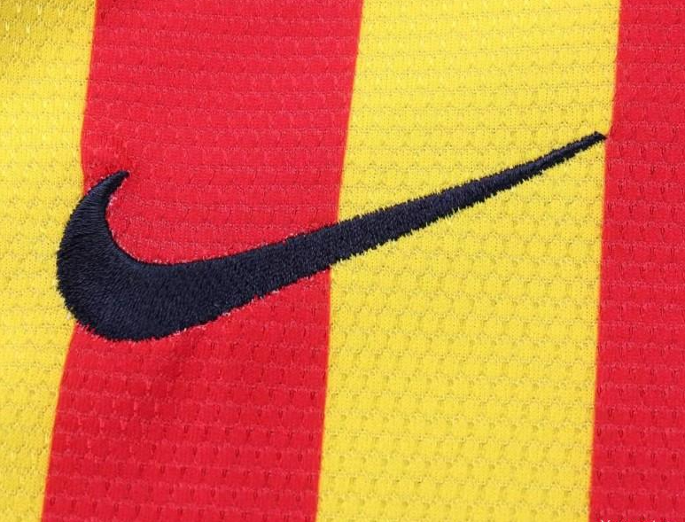 Retro Kids 13/14 FC Barcelona Away Jersey - Image 6