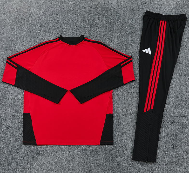 2627 Manchester United Training Suit - Red - Image 2
